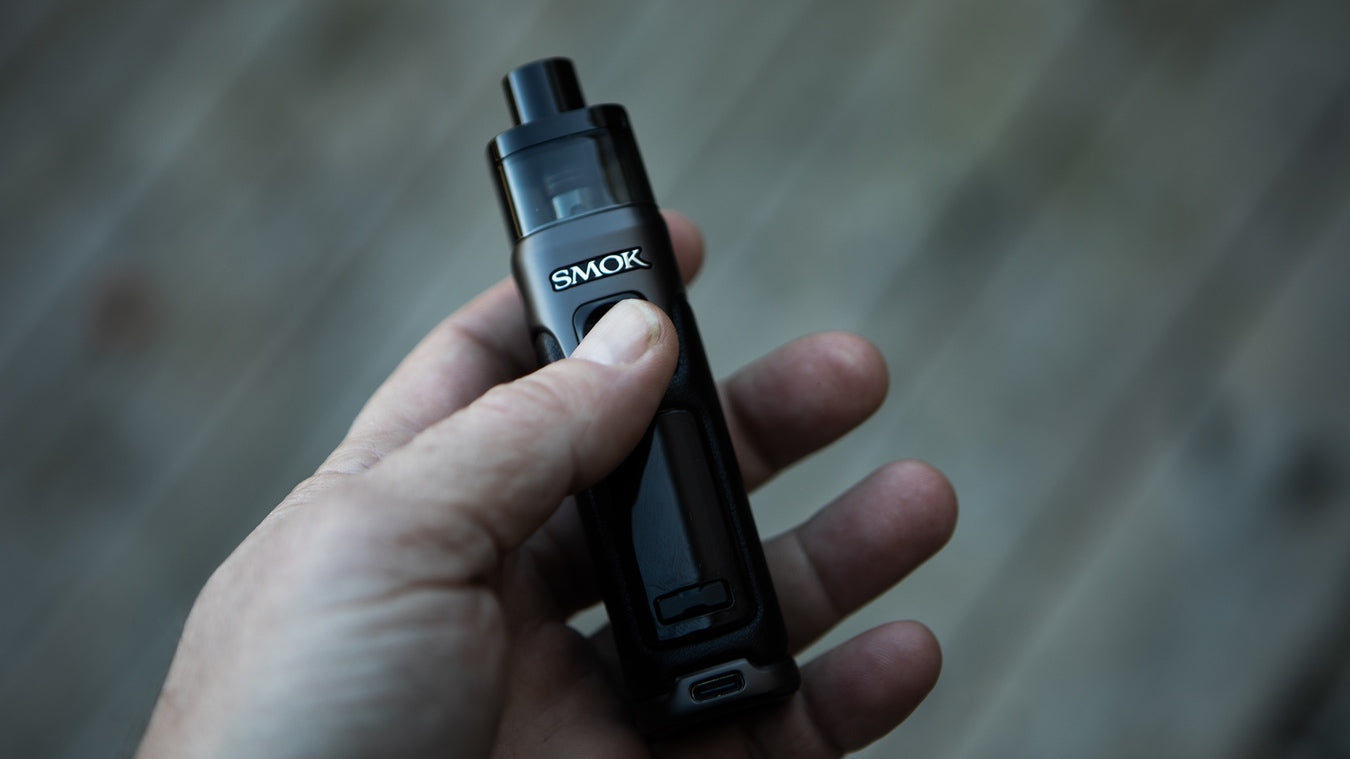 Person holding SMOK RPM 5 device