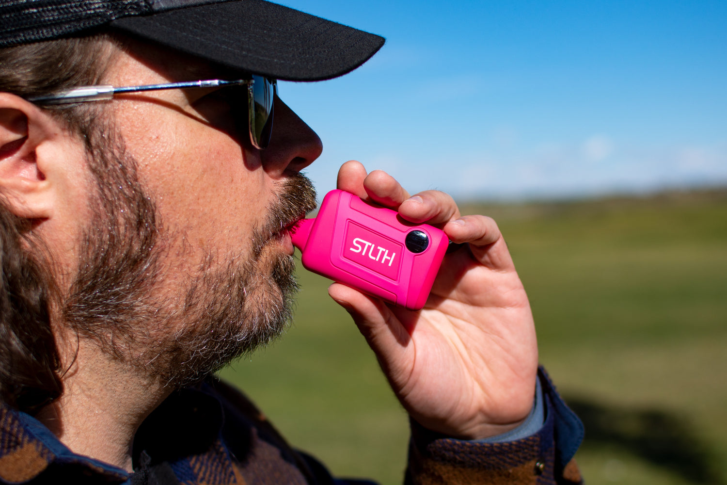 Man smoking the pink STLTH 8K outside 